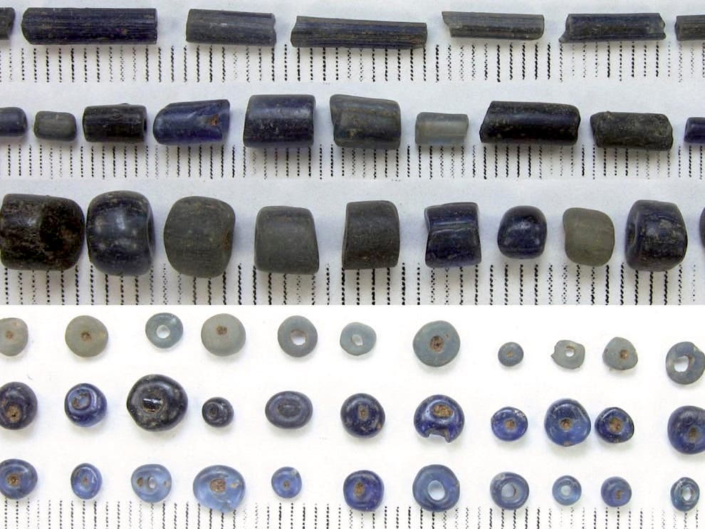 Glass beads found at Igbo Olokun dated between 1100 and 1500