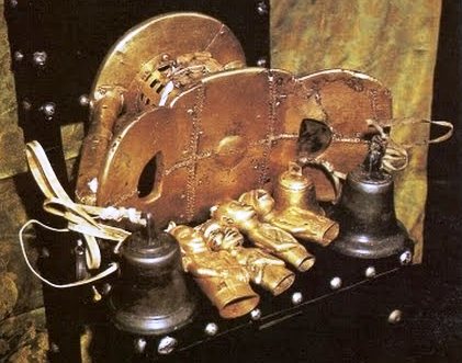 golden stool